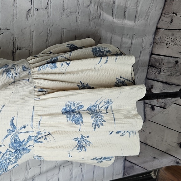 Torrid Smocked Criss-Cross Babydoll Top Tropical/Palm Tree Print Size Med. (00) - Picture 5 of 10